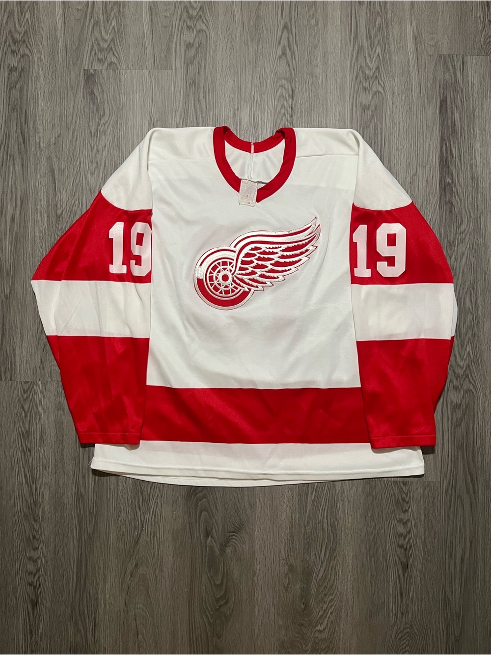 Vintage 90s Detroit Red Wings CCM NHL hockey jersey men’s XL made in Canada